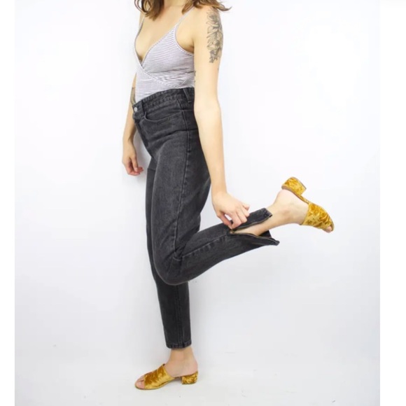 Vintage Guess High Waisted Jeans - Picture 11 of 13